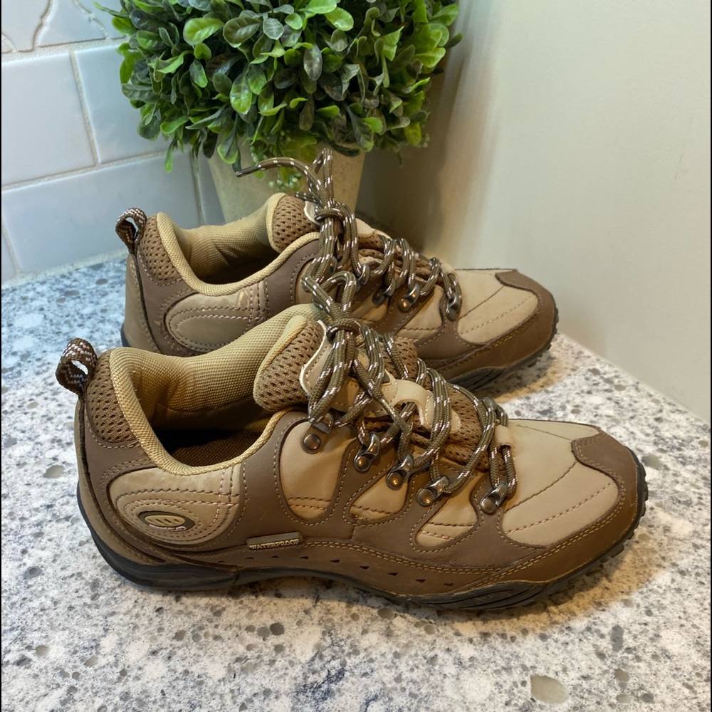 Red Head brown women’s hiking boots size 7.5